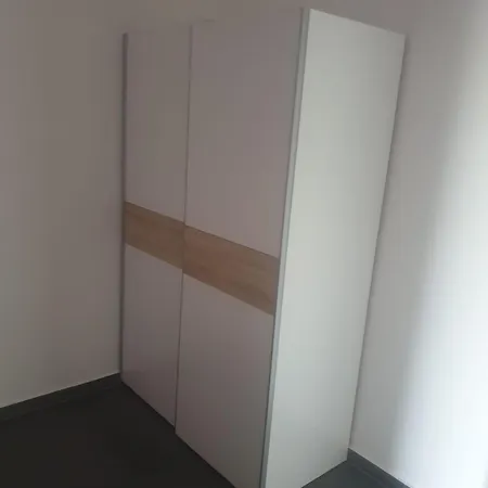 With Free Parking And No Balcony But Terase In Front Of The House Apartament Pula