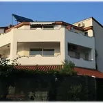Apartamento With Free Parking And No Balcony But Terase In Front Of The House Pula