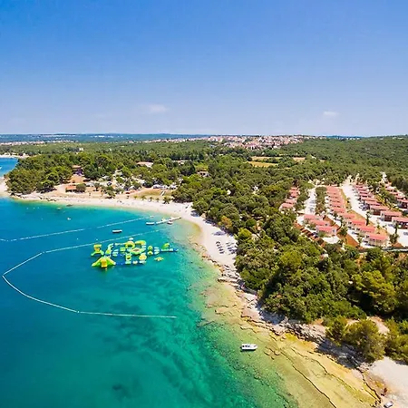 With Free Parking And No Balcony But Terase In Front Of The House Apartment Pula