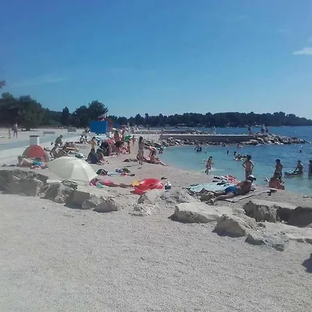 With Free Parking And No Balcony But Terase In Front Of The House Apartment Pula